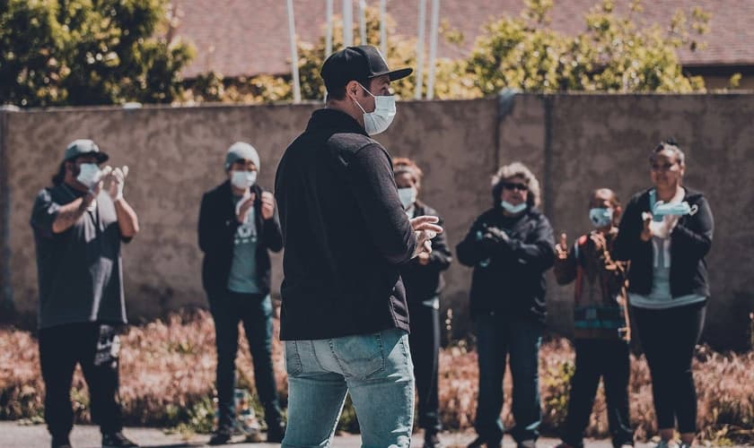 A Southridge Church, em San Jose, Califórnia, em culto ao ar livre. (Foto: Reprodução / Facebook)