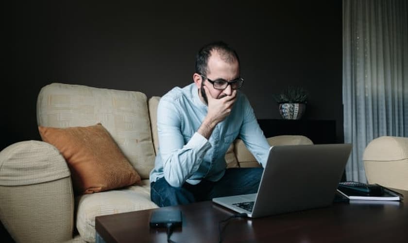 A pandemia do coronavírus tem elevado as buscas por palavras como "salvação", "Jesus" e "Deus" na internet. (Foto: Freepik)