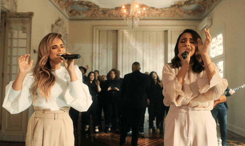 Júlia Vitória contou com a participação de Aline Barros na gravação do medley "Ele Vem / A Cidade Santa". (Foto: Divulgação)