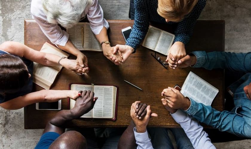 Países ricos têm menos probabilidade de dizer que a crença em Deus é necessária para a boa moral. (Foto: iStock)