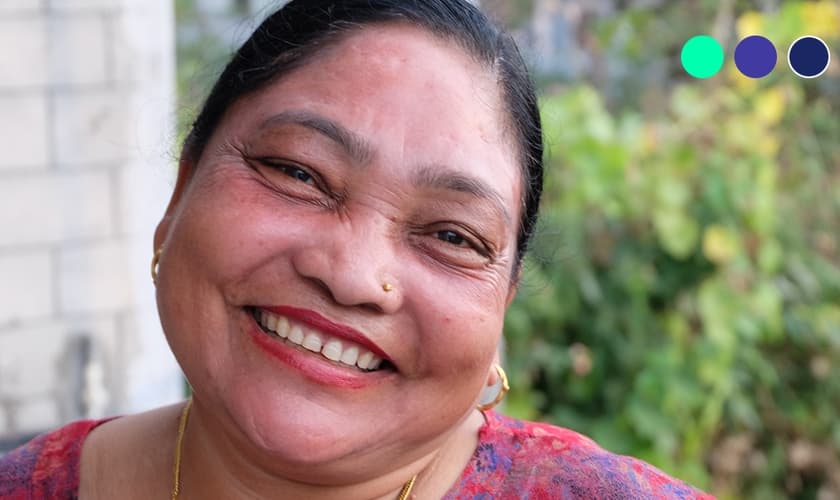 Lalu mostra sua alegria em realizar o sonho de ler e escrever. (Foto: Reprodução / Eternity)