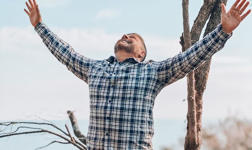 O pastor Joel Engel diz que um dos significados do conceito de fé é a fidelidade. (Foto: Ministério Engel)