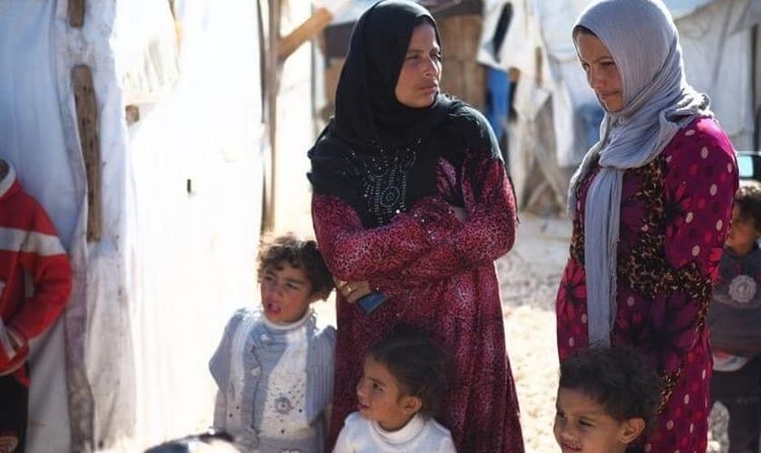 Famílias refugiadas já enfrentam uma grave crise de fome e desemprego no Líbano. (Foto: Reprodução / Portas Abertas)