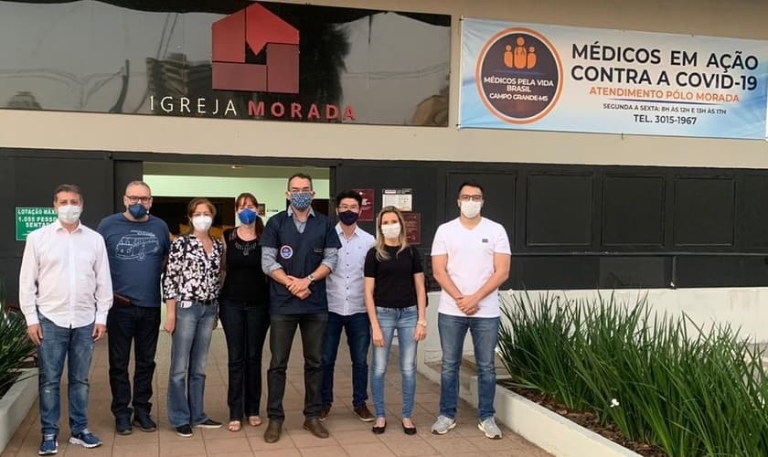 Voluntários do projeto “Médicos pela Vida Brasil”, da Igreja Morada (MS). (Foto: Reprodução / A Crítica)