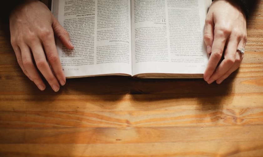 O pastor Joel Engel ensina a vencer o medo usando a palavra de Deus. (Foto: Reprodução/LifeWay)