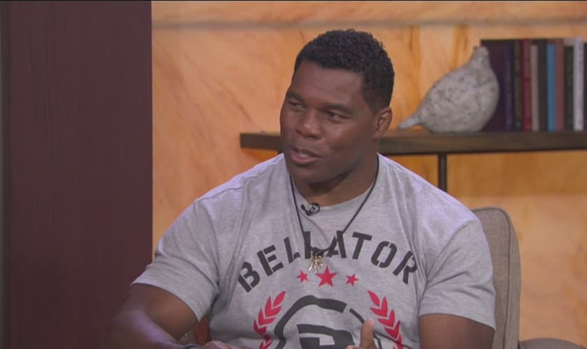 Herschel Walker é um esportista premiado com o troféu Heisman, por sua atuação na Liga de Futebol Americano. (Imagem: Youtube / Reprodução)