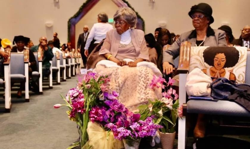 Hester Ford durante culto na Igreja Batista em Charlotte, nos EUA. (Foto: Macedonia Baptist Church of Charlotte)