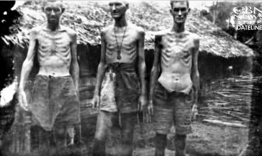 Prisioneiros em situações precárias no campo de trabalhos forçados em Mianmar. (Foto: Arquivo Pessoal)