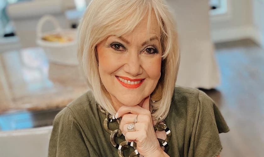 A autora Devi Titus anunciou seu estado de saúde ao lado do marido, Larry, nas redes sociais. (Foto: Divulgação)