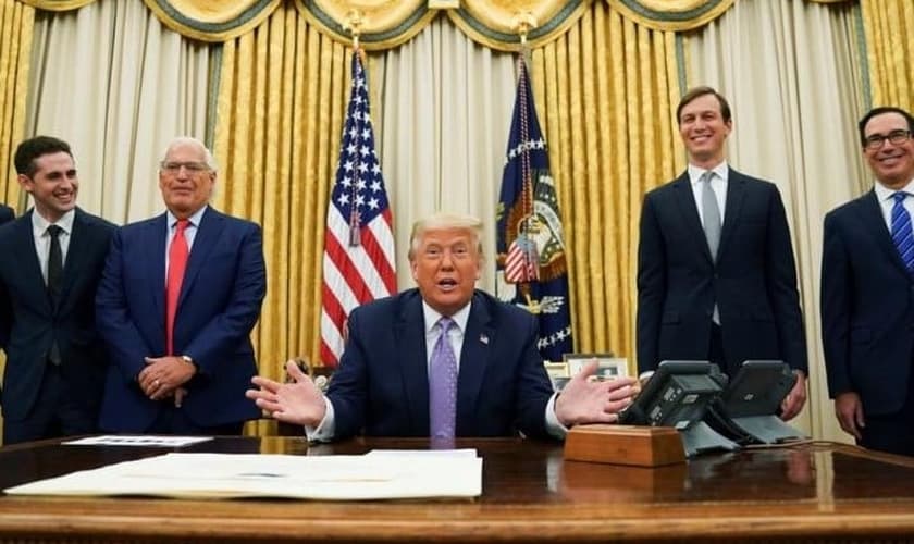 Trump anuncia que Israel e Emirados Árabes Unidos concordam com acordo histórico. (Foto: Reuters / Kevin Lamarque)