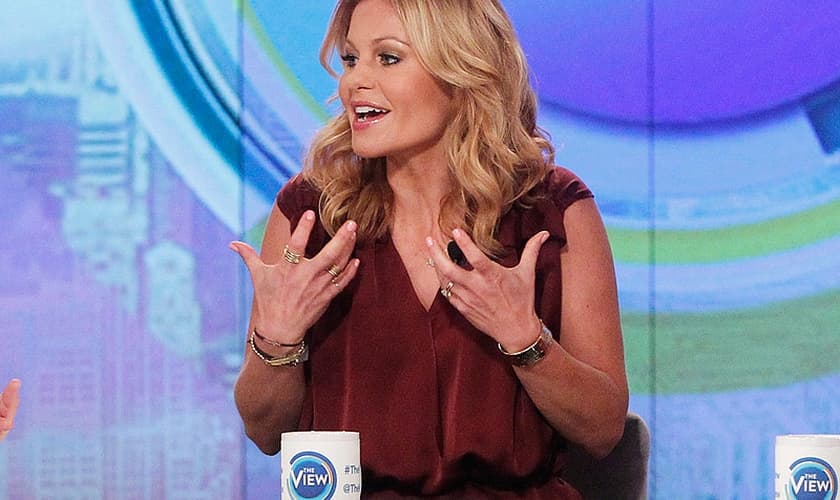 Candace Cameron integrou a bancada do programa 'The View' de 2015 a 2016 e desde que saiu tem sido procurada pela emissora a voltar, mas está recusando os convites. (Foto: ABC / Reprodução)