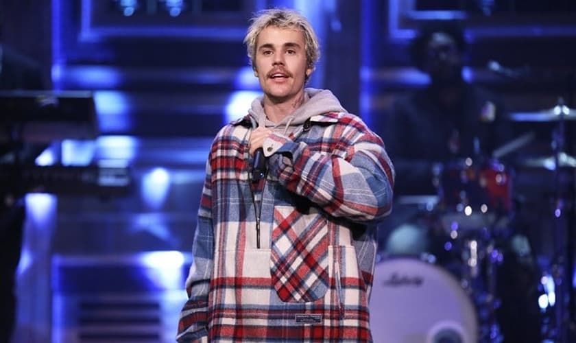 Justin Bieber canta em talk show americano apresentado por Jimmy Fallon. (Foto: Andrew Lipovsky/NBC)