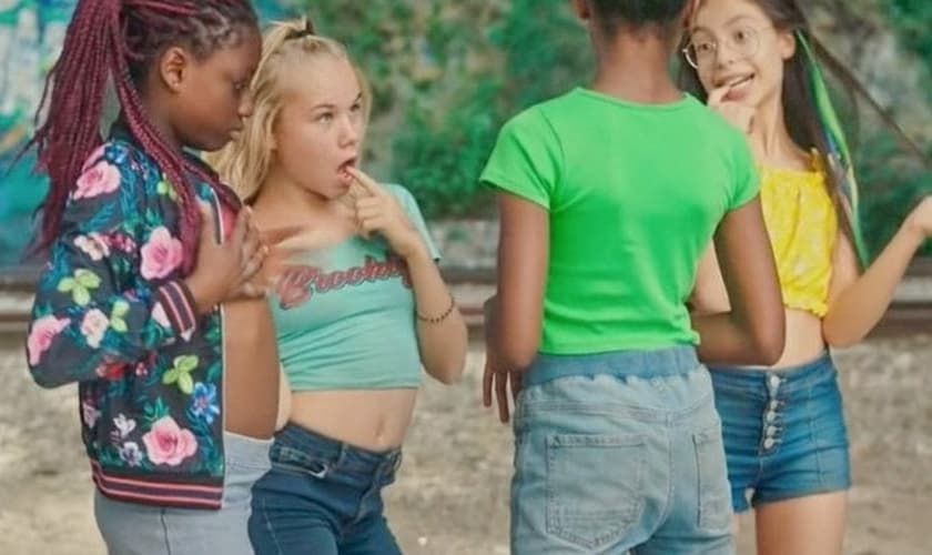 Lançado na Netflix, o filme francês "Cuties" ("Lindinhas") está sendo acusado de erotizar garotas de 11 anos e promover a pedofilia. (Imagem: Reprodução)