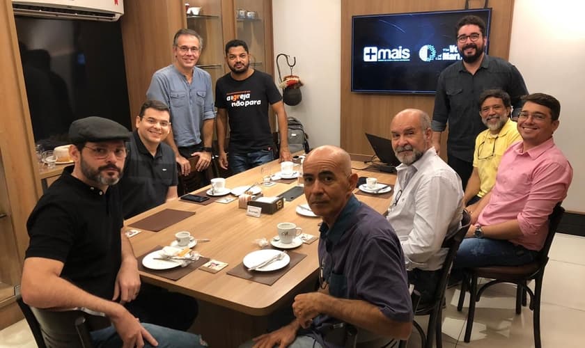 Pastores de diferentes denominações de Fortaleza se encontraram para um café de conscientização sobre Igreja Perseguida no mundo e também para saber sobre os trabalhos realizados pela agência missionária MAIS. (Foto: Divulgação)