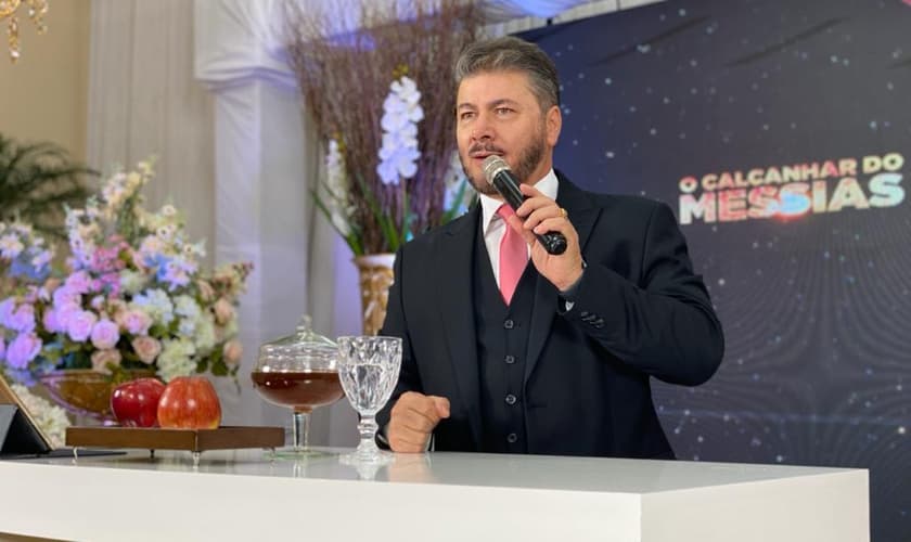 Pastor Joel Engel em ministração na Escola Profética Unção de Elias. (Foto: Ministério Engel)