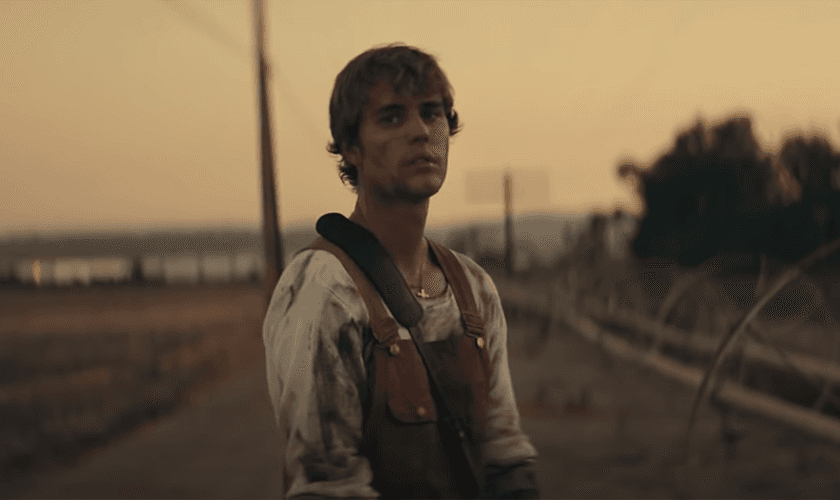 Justin Bieber está lançando o clipe Holy, com participação de Chance The Rapper. (Imagem: Youtube)