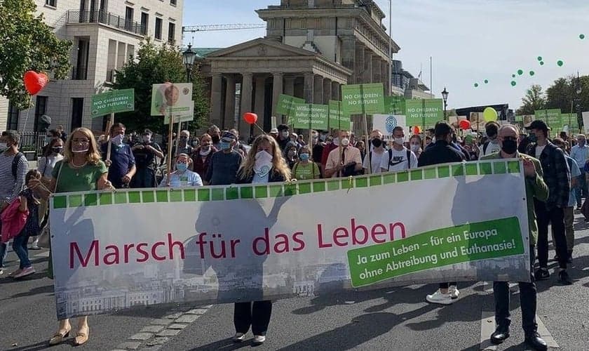 Pessoas se uniram para marchar pela vida em Berlim. (Foto: Reprodução / Facebook)