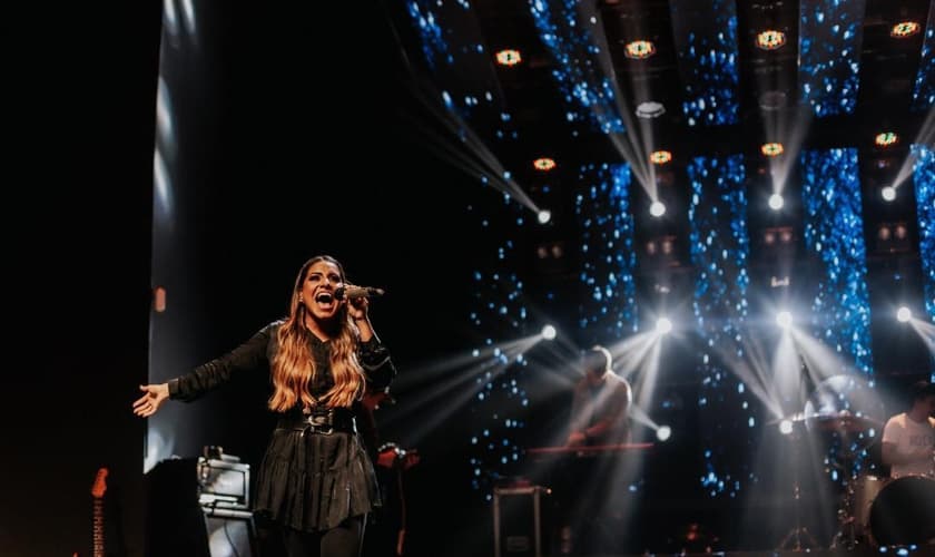 Gabriela Rocha está lançando seu novo álbum "Juntos em Adoração" e também um podcast com devocionais, ambos no Spotify. (Foto: DIvulgação)