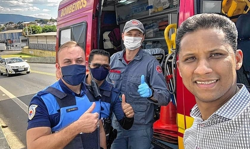 Pastor Cristiano José da Silva resgatou um homem no viaduto de Jundiaí e contou com o apoio do Corpo de Bombeiros após o resgate. (Foto: Divulgação)