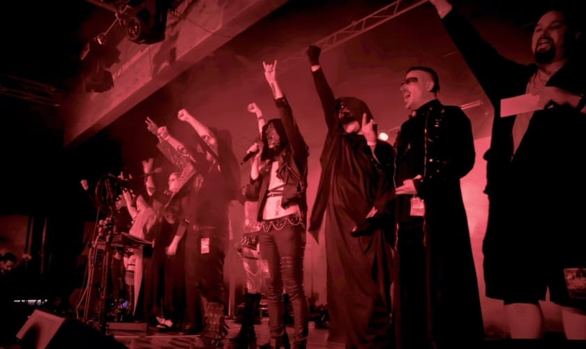 Membros do Templo Satânico dos EUA em reunião. (Foto: Times Union)