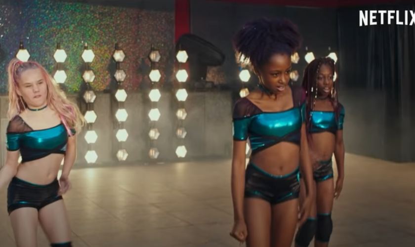 O filme "Cuties" ("Lindinhas") expõe garotas de 11 anos em cenas com danças sensualizadas e até de nudez parcial. (Imagem: Netflix / Reprodução)