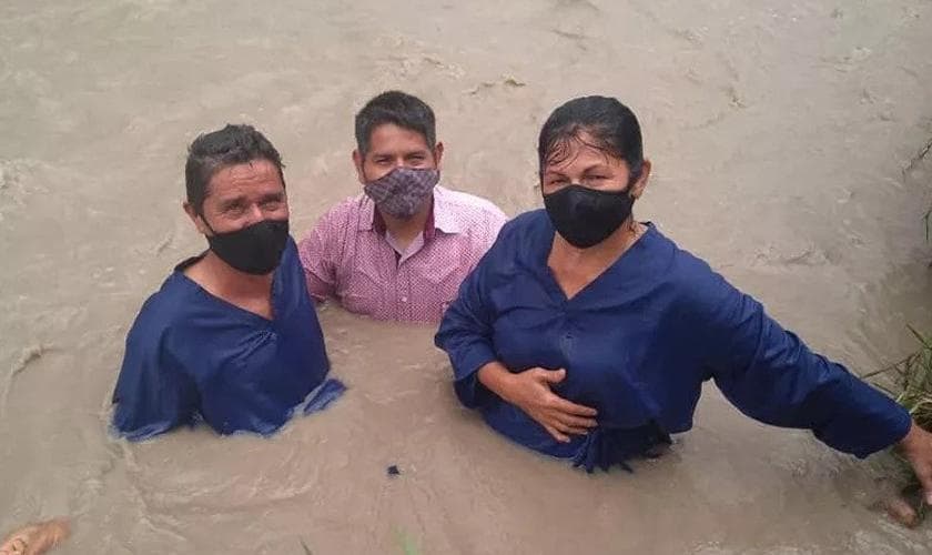 Mesmo com as dificuldades de conexão à internet, milhares acompanharam os estudos bíblicos. (Foto: West Venezuela Union)