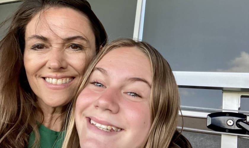 Analyn Megison e sua filha Ally, hoje com 16 anos. (Foto: Reprodução / FSP)