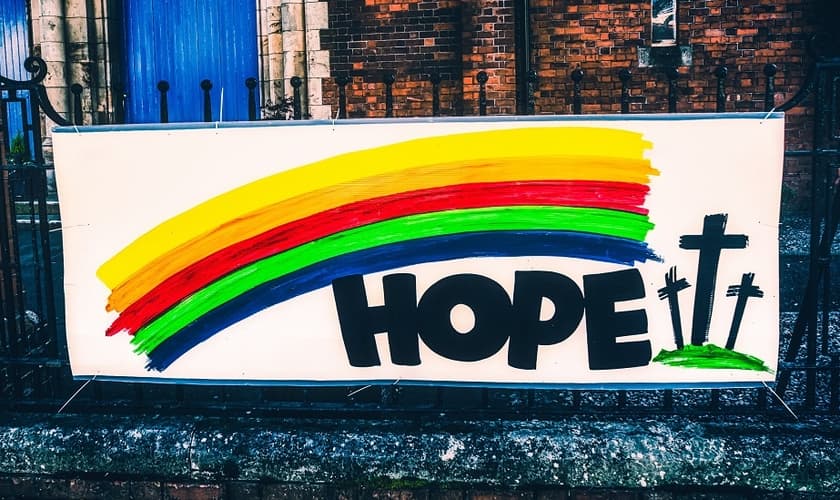 Fachada de igreja em Belfast, Irlanda do Norte. (Foto: K. Mitch Hodge / Unsplash)