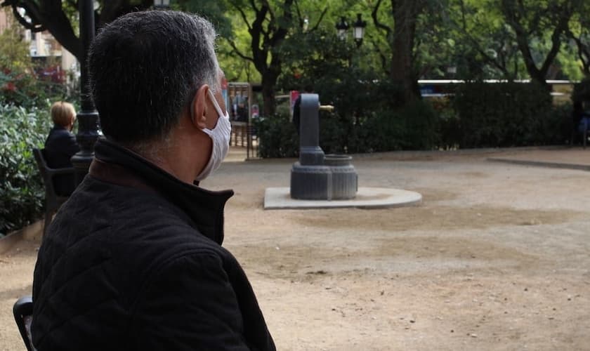 Após fugir do Irã, Joseph vive sob tensão na Espanha. (Foto: Reprodução / Jonatán Soriano)