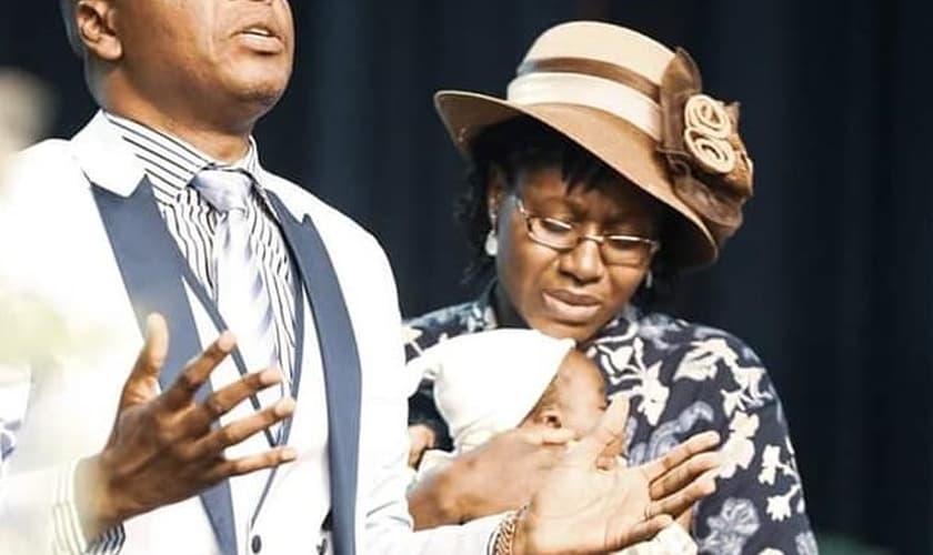 Joseph e esposa durante a Conferência Mundial do Reino, Poder e Glória 2018, na DIGC. (Foto: Reprodução / Facebook).