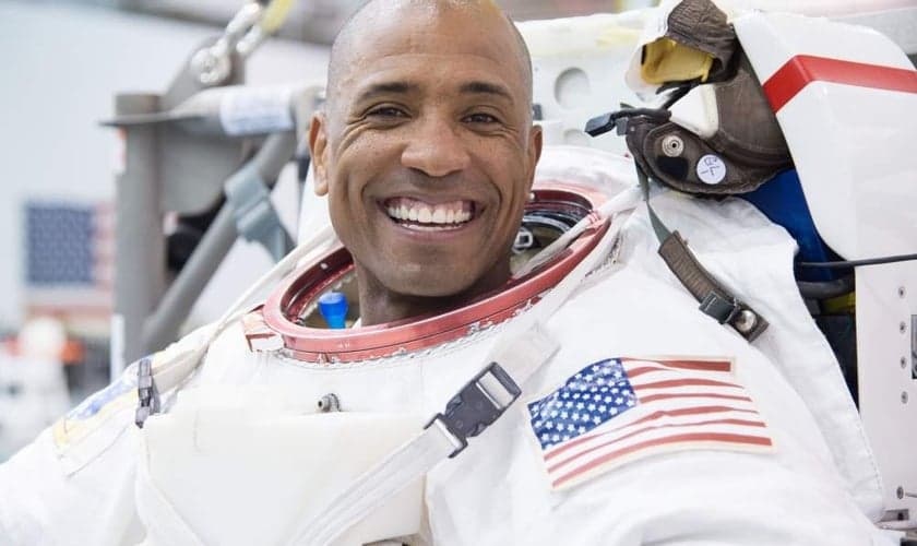 Victor Glover é o primeiro astronauta negro designado para uma missão de longa duração. (Foto: NASM)