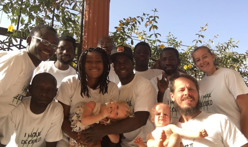 Missionários surdos plantaram igreja em Gâmbia, na África. (Foto: The Gambia Deaf Church)