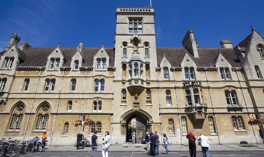 Prerrogativa de ensino bíblico na Oxford Inter-Collegiate Christian Union foi defendido por Instituto Cristão. (Foto: Reprodução / iStock)
