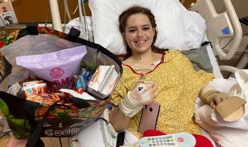 Lauren Willardson durante internação após ser vítima de facadas. (Foto: Reprodução / Facebook)