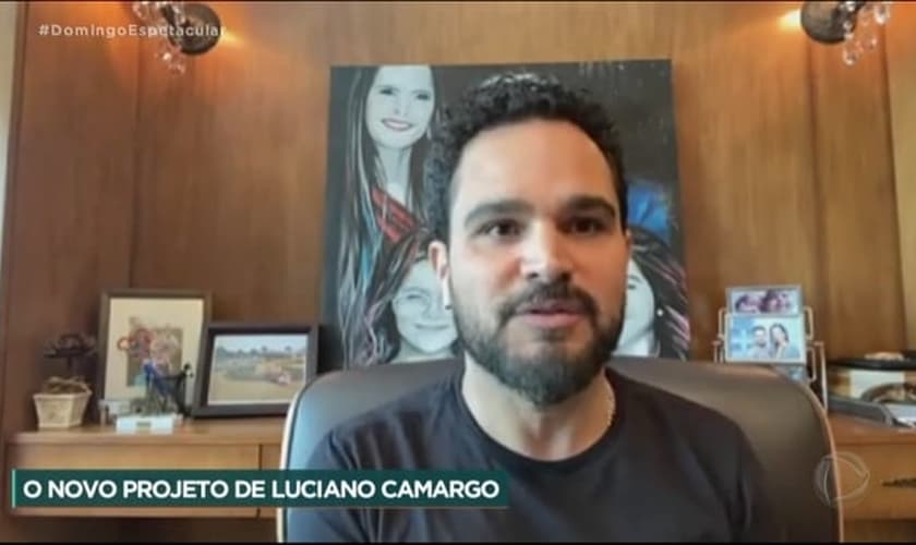 Luciano Camargo gravou as músicas de seu novo álbum gospel para um especial de fim de ano, que será apresentado na rede Record. (Imagem: Rede Record / Reprodução)