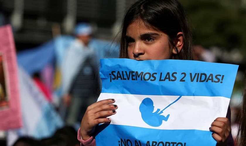 Manifestação contra a legalização do aborto em Buenos Aires.  (Foto: Reprodução / Reuters)