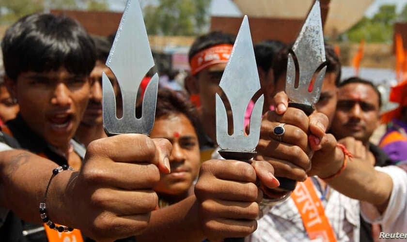 Apoiadores do grupo radical Vishwa Hindu Parishad, na cidade de Ahmedabad, na Índia, em 2013. (Foto: Reuters)