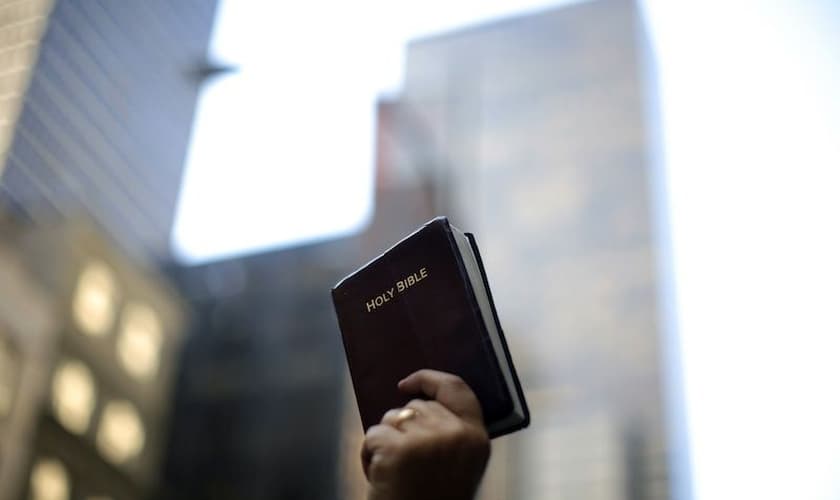 A procura por Bíblias aumentou em 2020, durante a pandemia. (Foto: Getty Images)