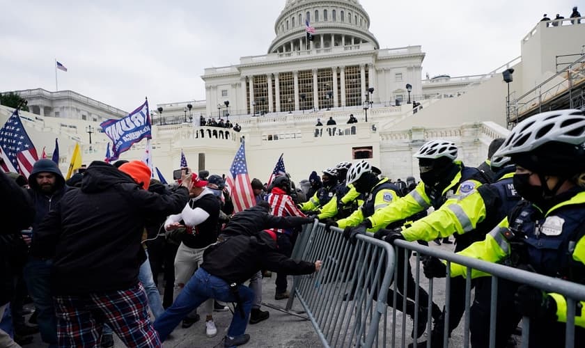 Na última quarta-feira, uma Multidão invadiu o Capitólio dos EUA, em Washington. (Foto: Julio Cortez / Associated Press)