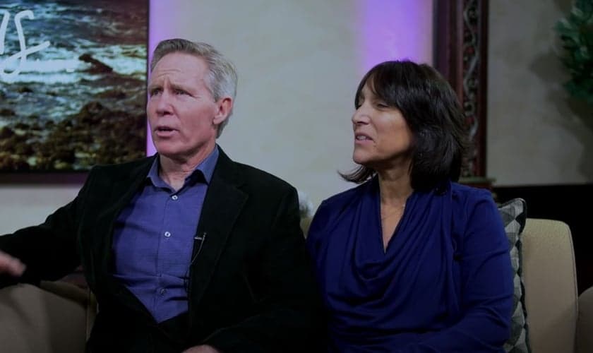 Joe Flynn e sua esposa, Denise, se reconciliaram após 7 anos separados. (Foto: YouTube/Steve Hannett)