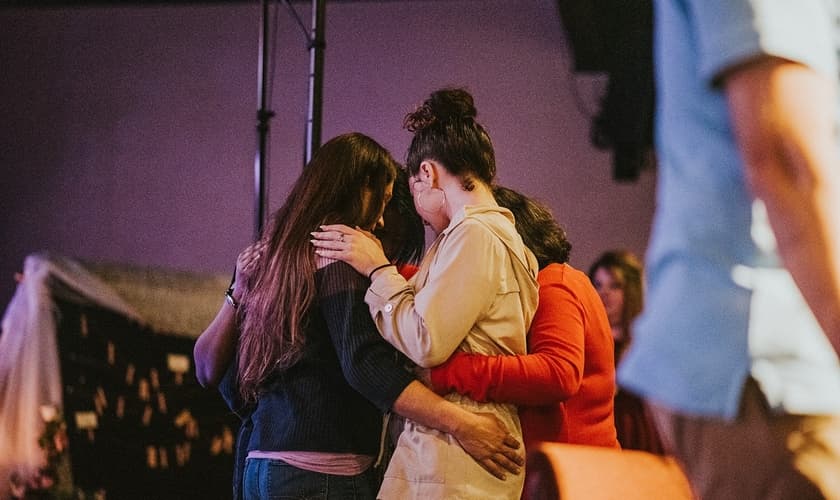 Mulheres no evento Love Overcomes, promovido em fevereiro de 2020. (Foto: Facebook/Lavished Ministries Inc)
