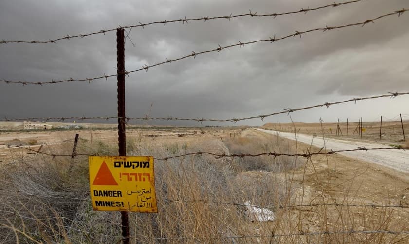 Minas foram implantadas na área ao longo do rio Jordão na década de 1970. (Foto: Debbie Hill/UPI/Alamy)