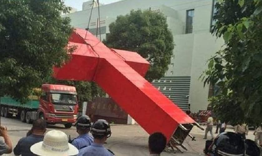 Partido Comunista da China tem investido contra igrejas, removendo as cruzes de seus templos. (Foto: Bitter Winter)