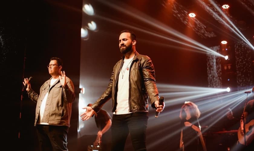 Arthur Callazans está lançando seu novo projeto em português, intitulado "Creio em Ti", com participação de Anderson Freire. (Foto: Divulgação)