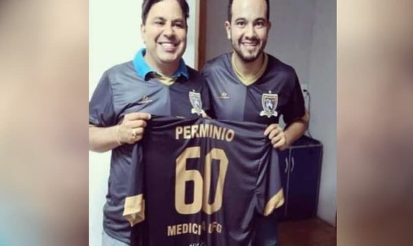 Médico Wallace Pinheiro tratou professor que o ajudou a entrar na universidade, em Goiás. (Foto: Reprodução/TV Anhanguera)