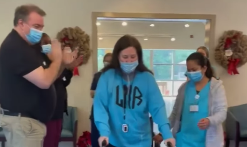 Vídeo registrou a saída de Lisa Martin do hospital após mais de três meses. (Foto: Memorial Satilla Health)