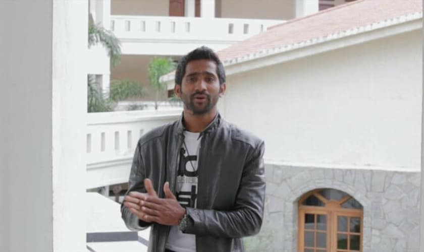 Sayeed Badshah agora é evangelista. (Foto: Reprodução / God Reports)