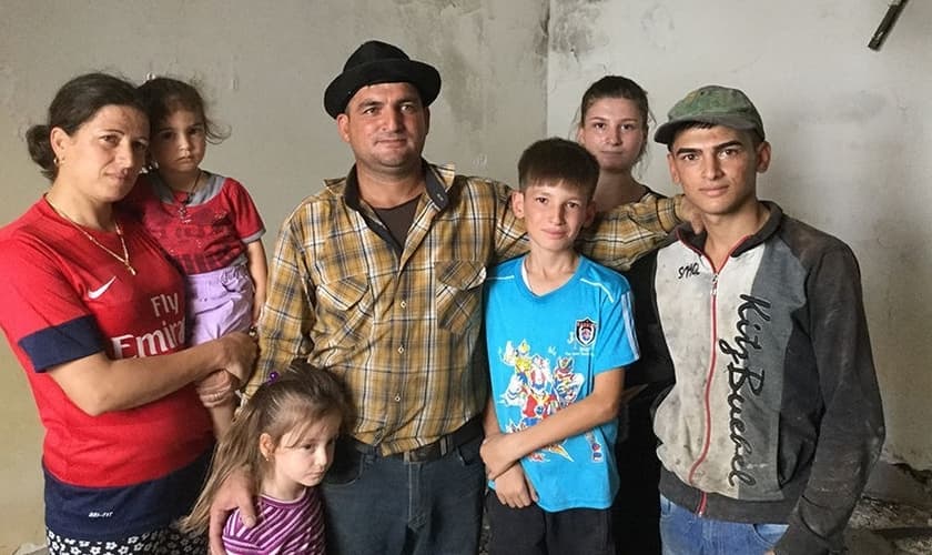 Família cristã do Líbano. (Foto: Reprodução / Angelus News)