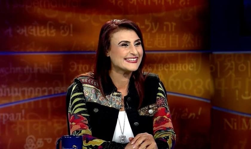 Yvon Attia compartilhando seu testemunho no programa cristão “It's Supernatural”. (Foto: Reprodução / Christianity Daily)