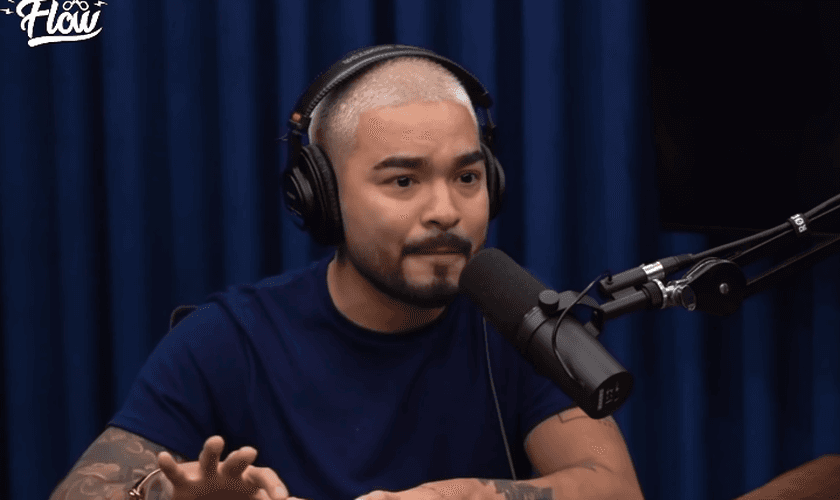 Yudi contou aos apresentadores do Flow que Deus lhe deu uma oportunidade de recomeçar. (Foto: Reprodução/ Youtube)